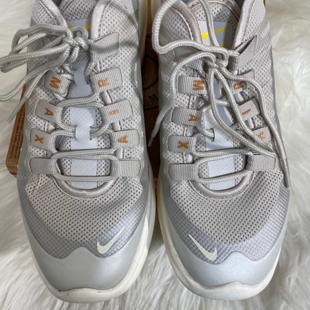 Nike Air Max Axis Sneakers - Picture 6 of 11